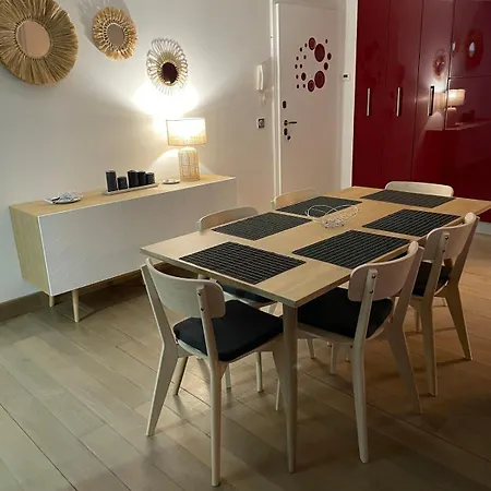 Apartment Avec Grande Terrasse *